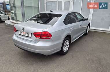 Седан Volkswagen Passat 2013 в Києві