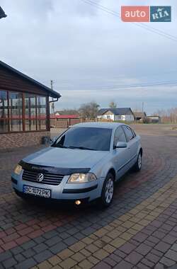 Седан Volkswagen Passat 2001 в Жовкві