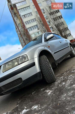 Седан Volkswagen Passat 1997 в Харкові