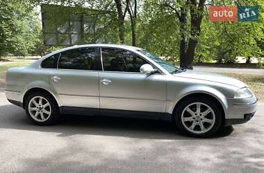 Седан Volkswagen Passat 2005 в Іллінцях