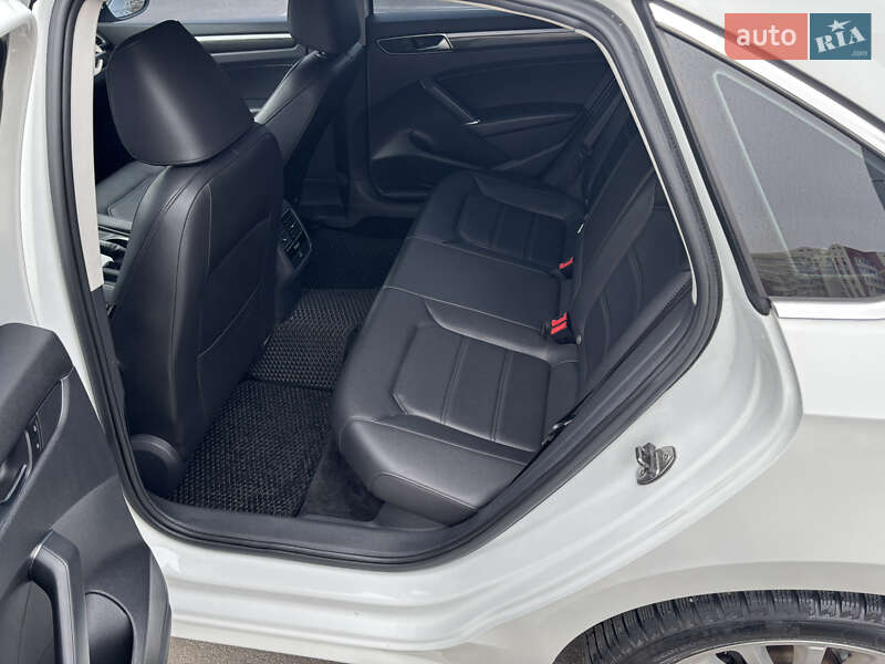 Седан Volkswagen Passat 2017 в Киеве
