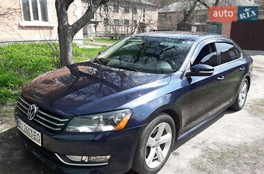 Седан Volkswagen Passat 2013 в Гребенке