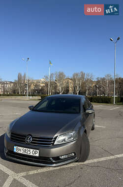 Седан Volkswagen Passat 2013 в Одесі