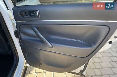 Седан Volkswagen Passat 2004 в 