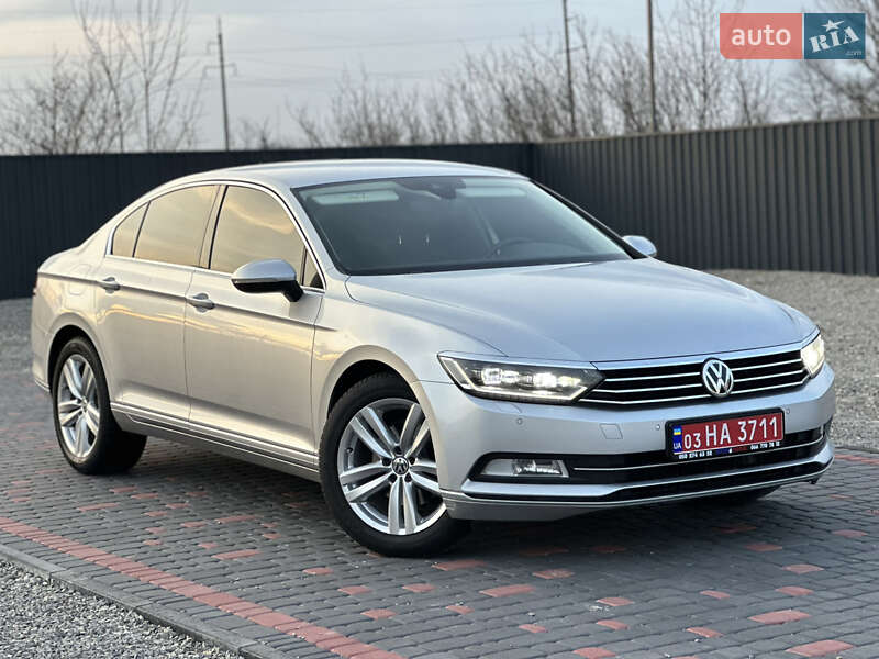 Седан Volkswagen Passat 2016 в Береговому