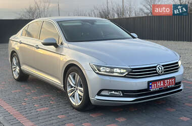 Седан Volkswagen Passat 2016 в Береговому