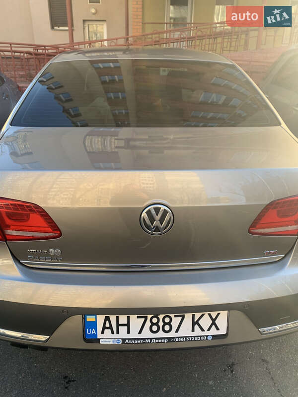 Седан Volkswagen Passat 2013 в Києві