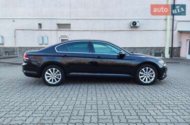Седан Volkswagen Passat 2015 в Чернівцях