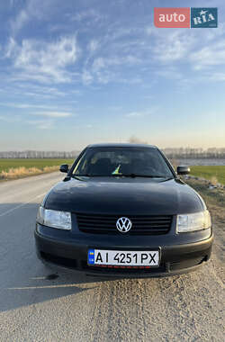 Седан Volkswagen Passat 1998 в Києві