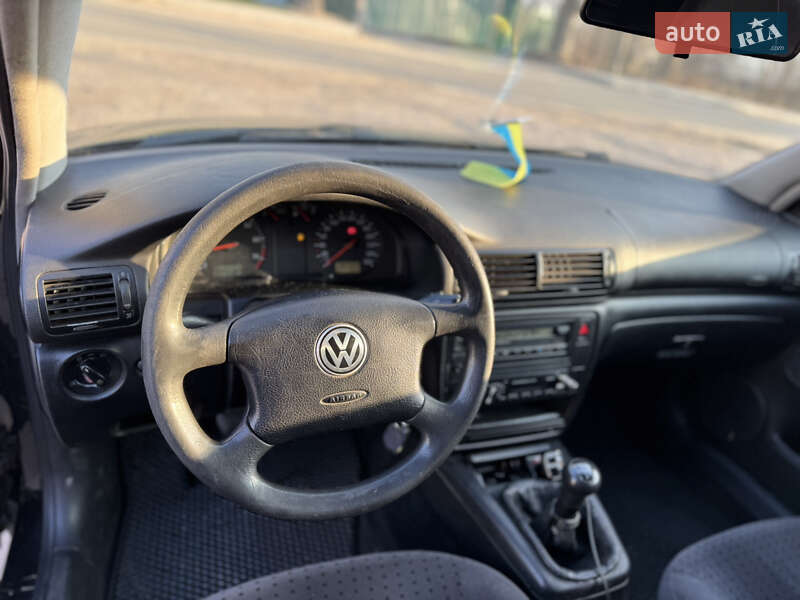 Седан Volkswagen Passat 1998 в Києві