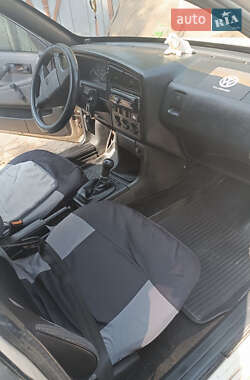 Седан Volkswagen Passat 1990 в 