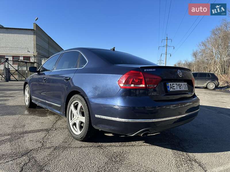Седан Volkswagen Passat 2012 в Днепре