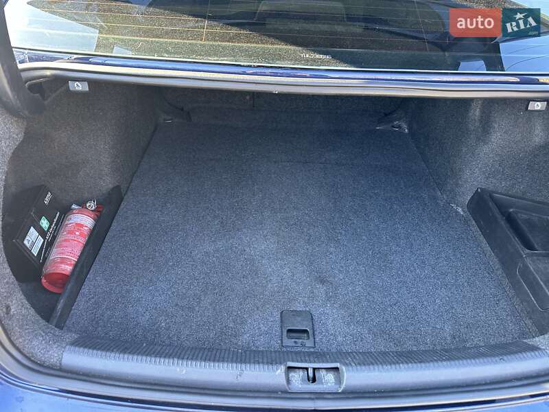 Седан Volkswagen Passat 2012 в Днепре