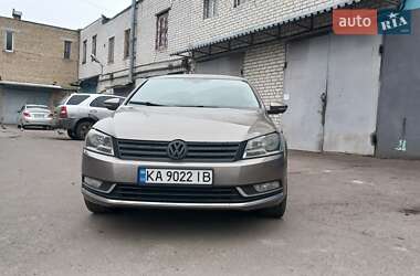 Седан Volkswagen Passat 2011 в Києві