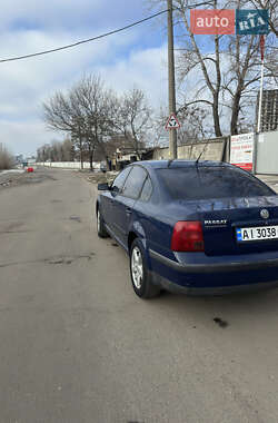 Седан Volkswagen Passat 1998 в Києві