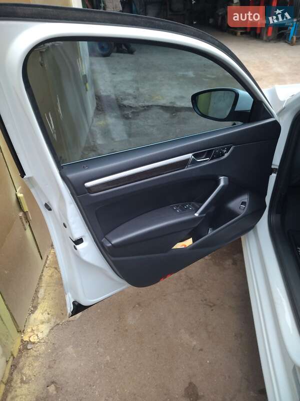 Седан Volkswagen Passat 2016 в Мені