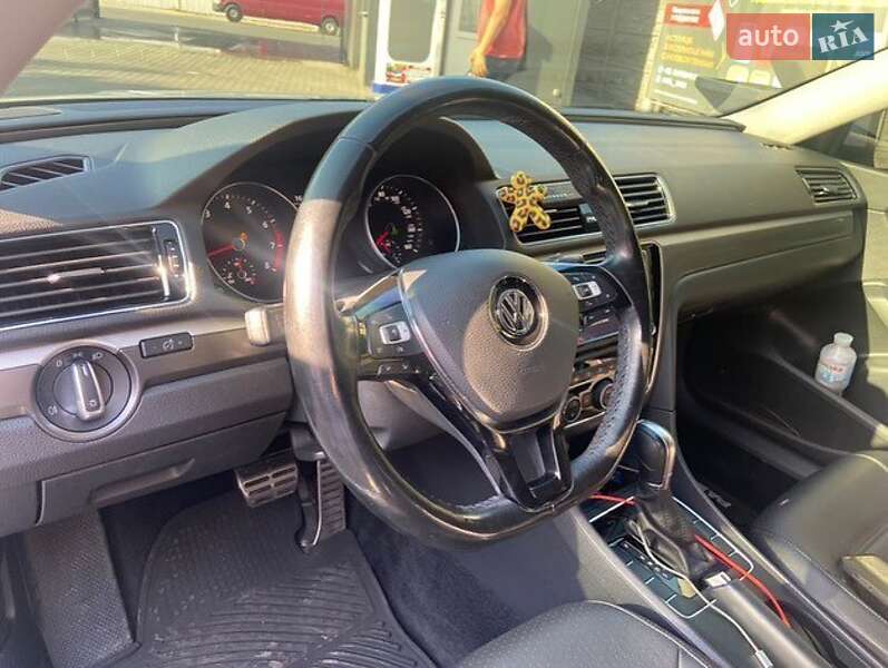 Седан Volkswagen Passat 2018 в Львове