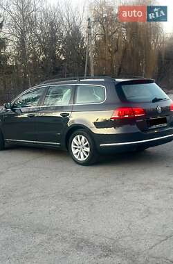 Універсал Volkswagen Passat 2011 в Звягелі