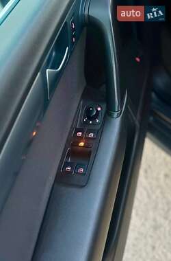Універсал Volkswagen Passat 2011 в Звягелі