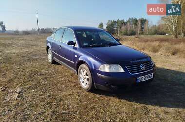 Седан Volkswagen Passat 2003 в Старій Вижівці