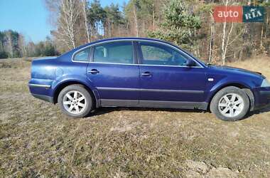 Седан Volkswagen Passat 2003 в Старій Вижівці