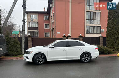 Седан Volkswagen Passat 2019 в Києві