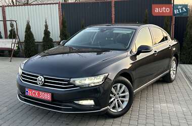 Седан Volkswagen Passat 2020 в Львове