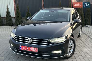 Седан Volkswagen Passat 2020 в Львове