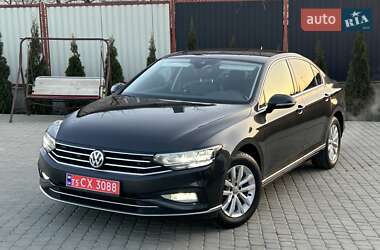 Седан Volkswagen Passat 2020 в Львове