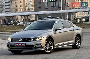 Седан Volkswagen Passat 2015 в Києві