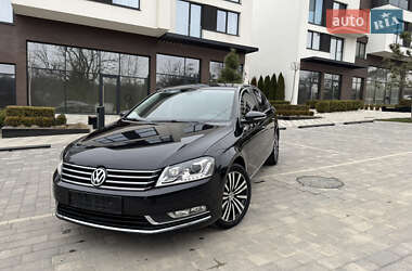 Седан Volkswagen Passat 2012 в Ужгороде