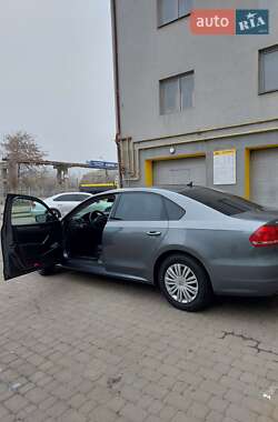 Седан Volkswagen Passat 2014 в Ивано-Франковске