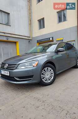 Седан Volkswagen Passat 2014 в Ивано-Франковске