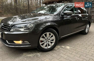 Седан Volkswagen Passat 2013 в Новояворівську