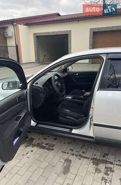 Седан Volkswagen Passat 2001 в Сарнах