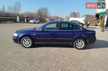 Седан Volkswagen Passat 2003 в Старій Вижівці