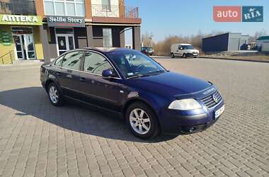 Седан Volkswagen Passat 2003 в Старій Вижівці