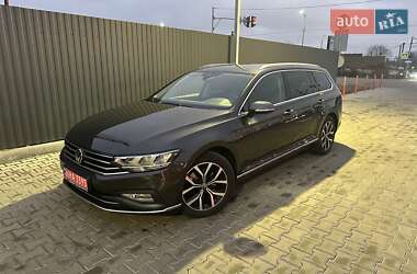 Универсал Volkswagen Passat 2021 в Киеве