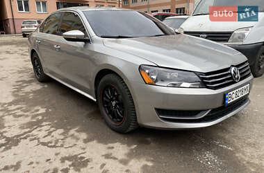 Седан Volkswagen Passat 2012 в Львові