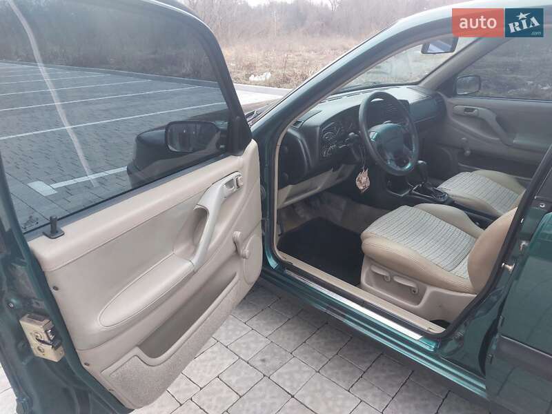 Седан Volkswagen Passat 1996 в Львові