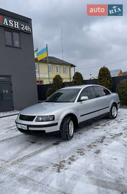 Седан Volkswagen Passat 1998 в Болехові