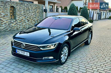 Седан Volkswagen Passat 2015 в Ужгороді