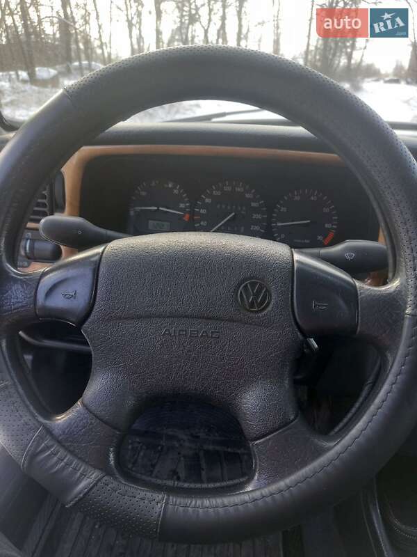 Універсал Volkswagen Passat 1995 в Коростені