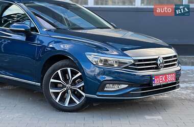 Универсал Volkswagen Passat 2020 в Киеве