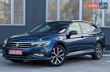 Универсал Volkswagen Passat 2020 в Киеве