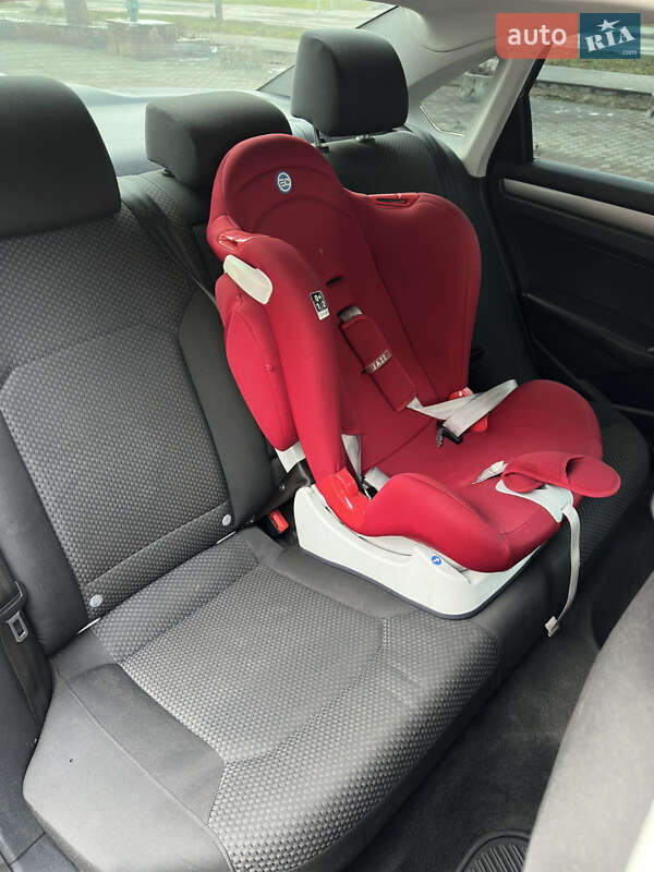 Седан Volkswagen Passat 2012 в Ивано-Франковске