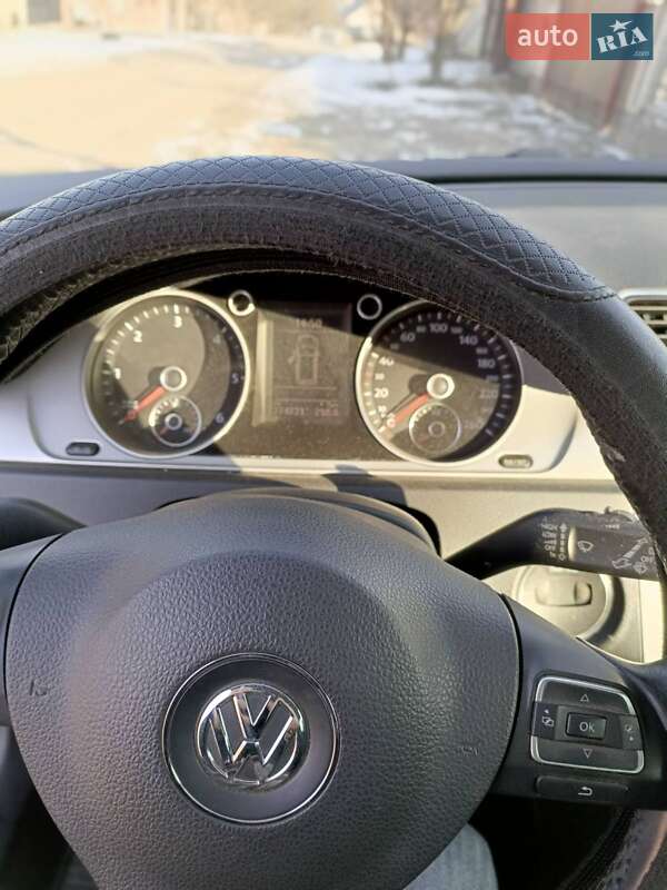 Универсал Volkswagen Passat 2014 в Тростянце