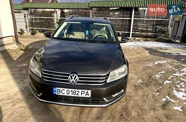 Універсал Volkswagen Passat 2013 в Львові