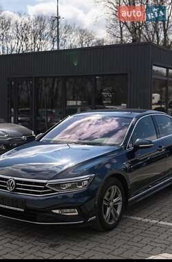 Седан Volkswagen Passat 2019 в Ужгороде