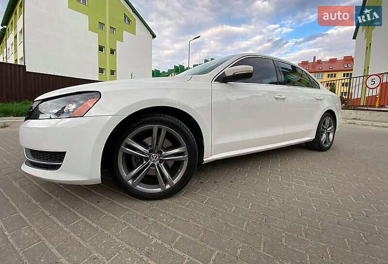 Седан Volkswagen Passat 2013 в Ивано-Франковске